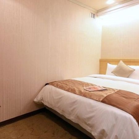 Red Cabin Inn Taipei Bagian luar foto