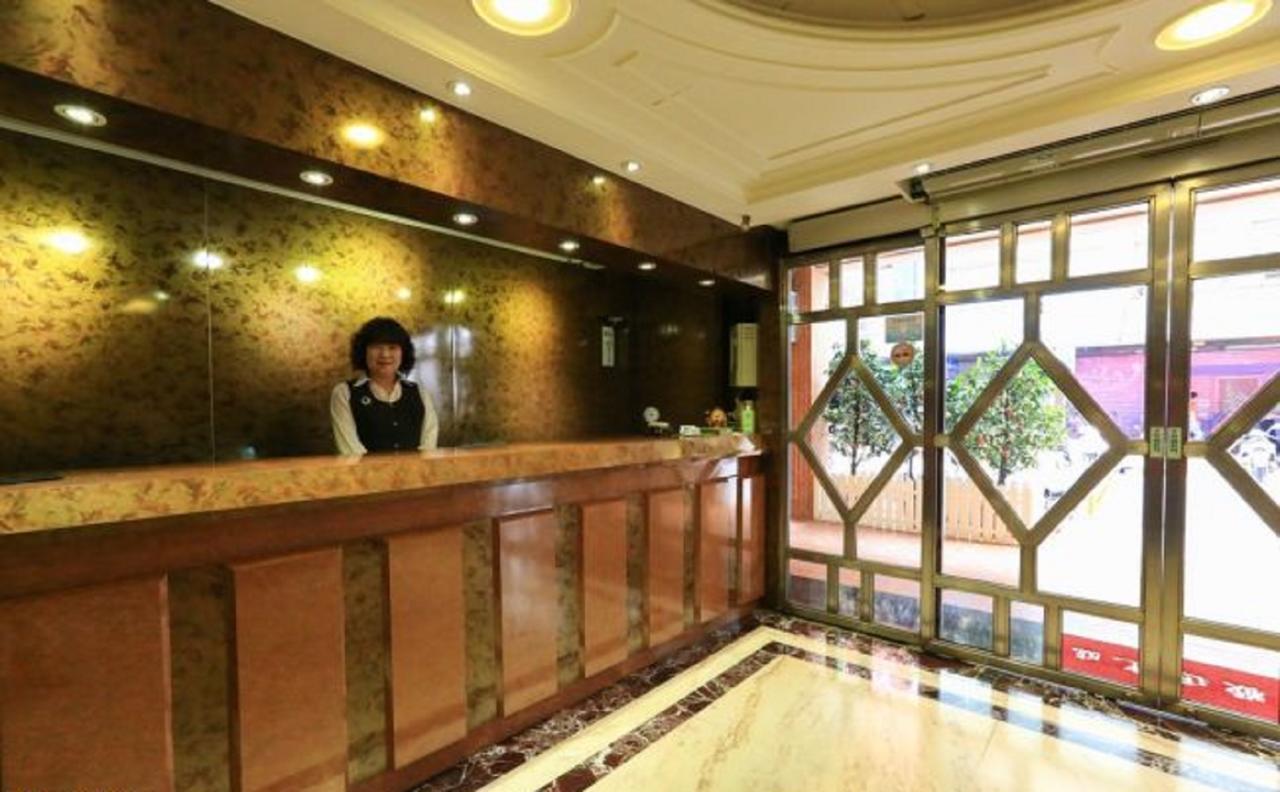 Red Cabin Inn Taipei Bagian luar foto