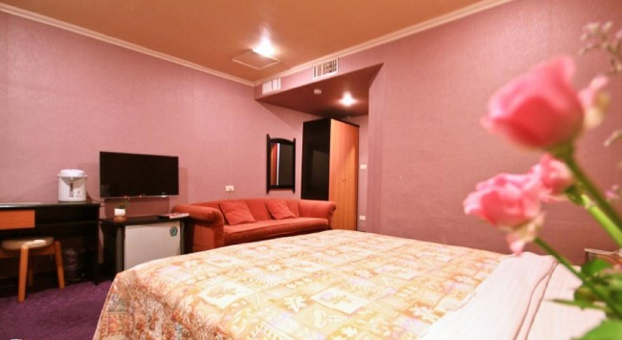 Red Cabin Inn Taipei Bagian luar foto