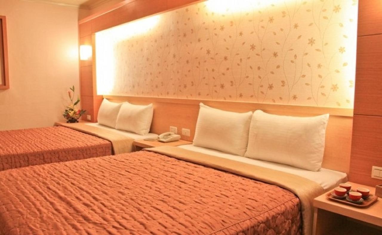 Red Cabin Inn Taipei Bagian luar foto