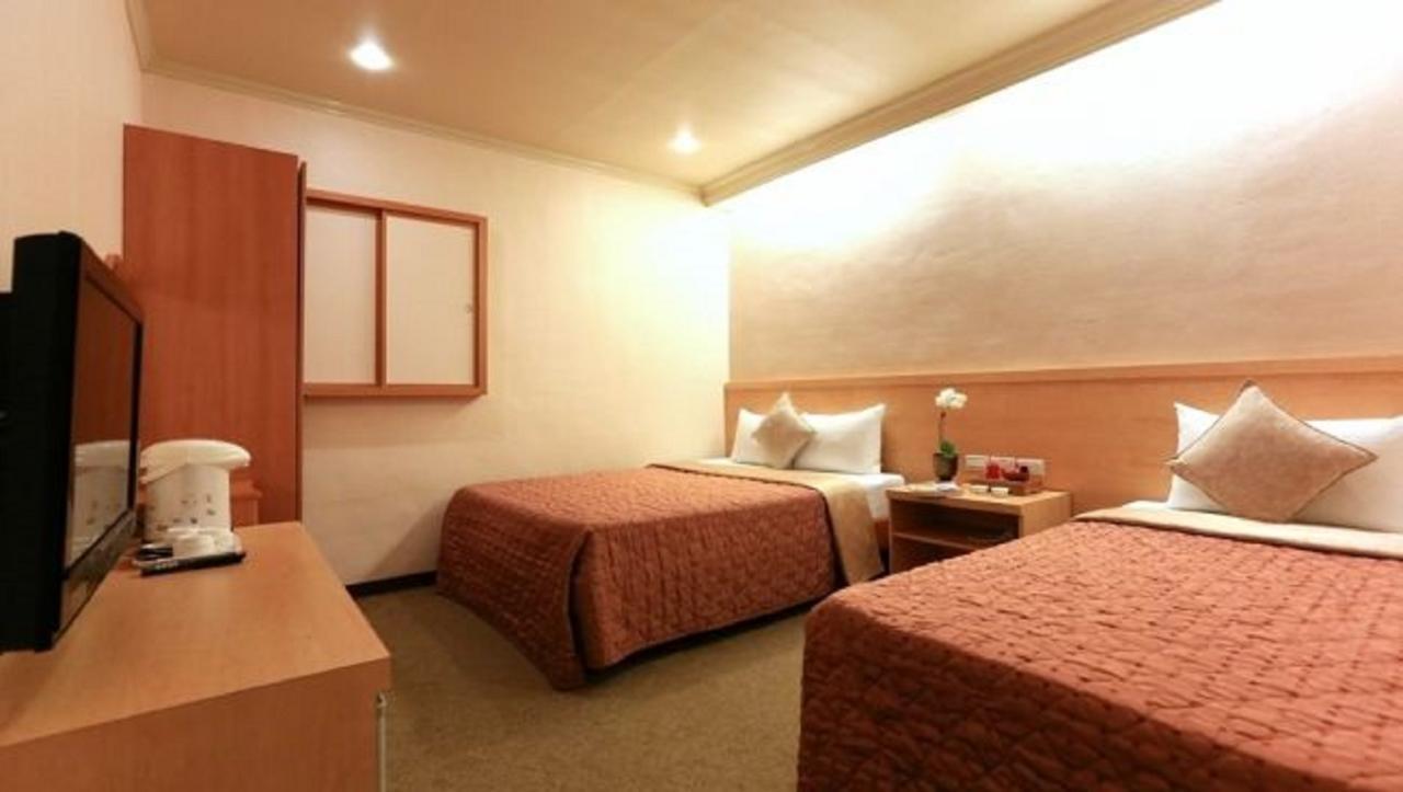 Red Cabin Inn Taipei Bagian luar foto